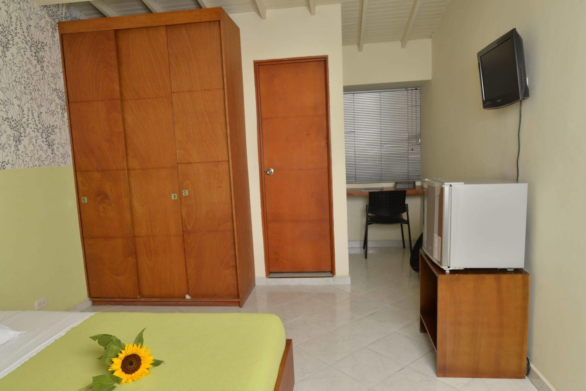 Casa Portico Hotel Меделин Екстериор снимка