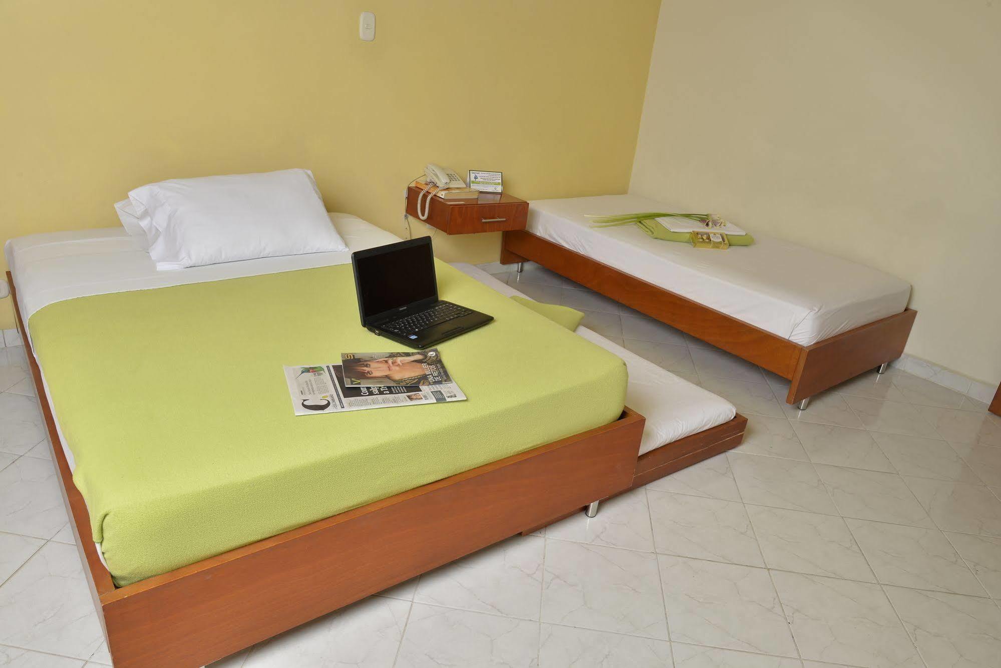 Casa Portico Hotel Меделин Екстериор снимка